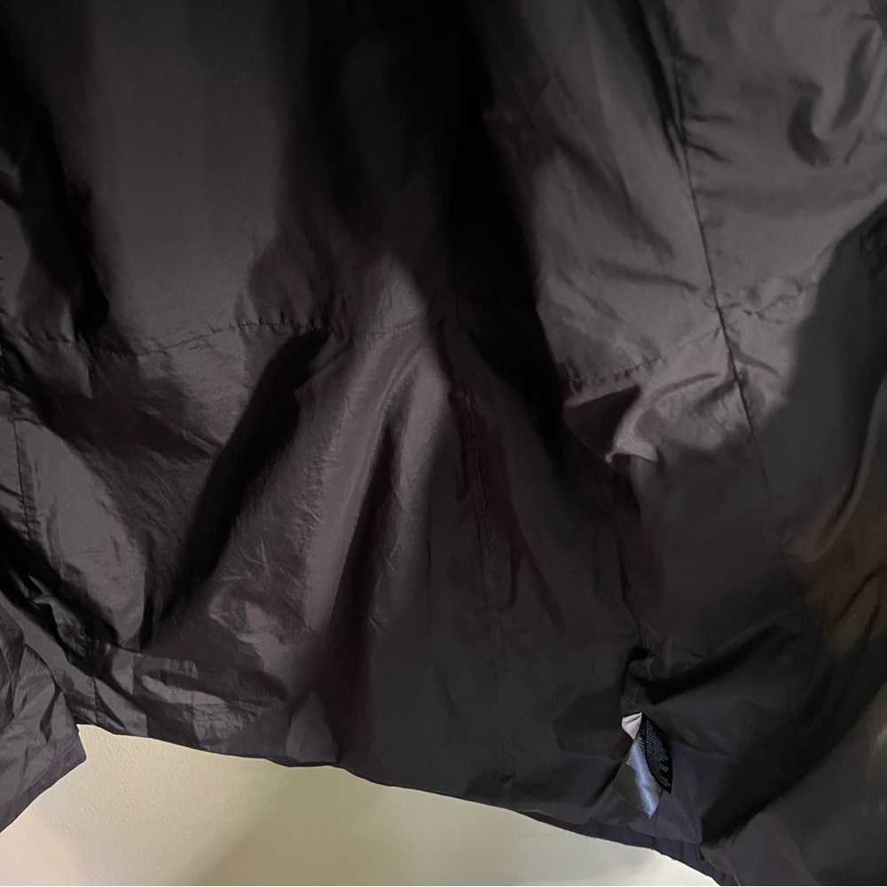 North face rain jacket - Picture 7 of 9